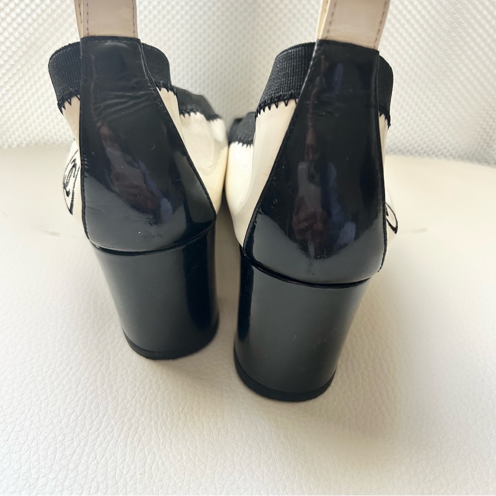 Excellent Chanel Women's Black and White Pumps - Picture 4 of 7